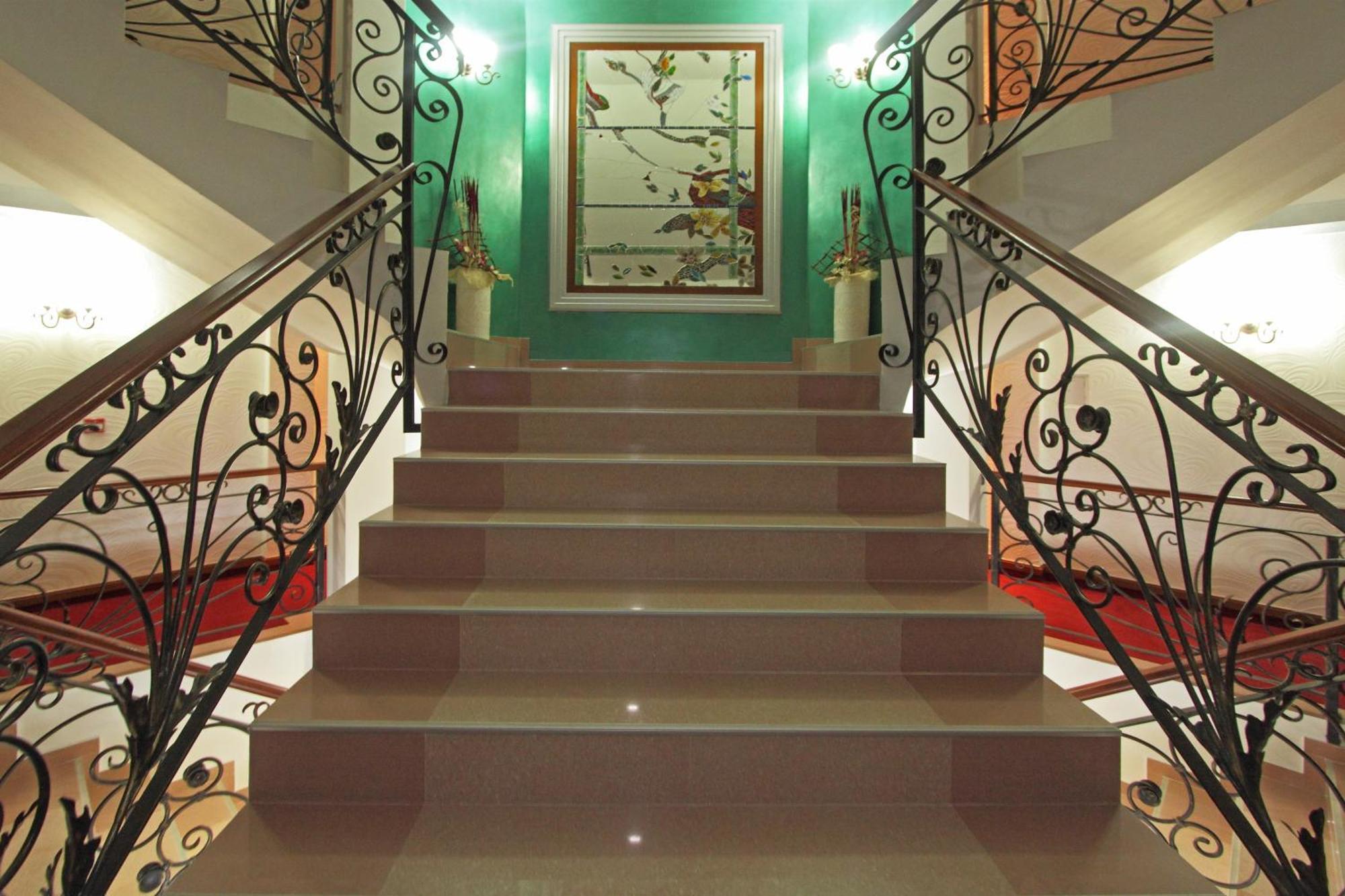 Hotel Botika Кралево Интерьер фото